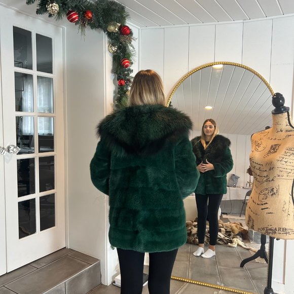 COPY - Skandinavik Fur Emerald Green fur coat With Fox collar - Picture 2 of 3